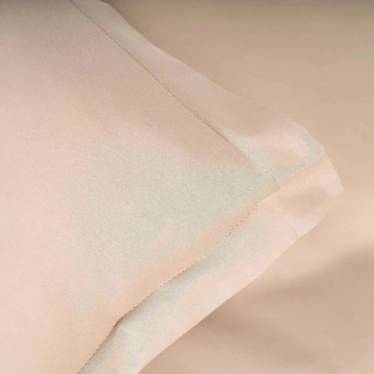 Lenjerie de pat Adela din bumbac 100% natural, durabilă și ușor de întreținut