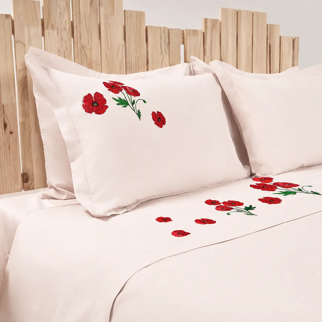 Lenjerie de pat 1 persoană Nude din bumbac satinat dens brodată cu motive florale, personalizabilă – MACI