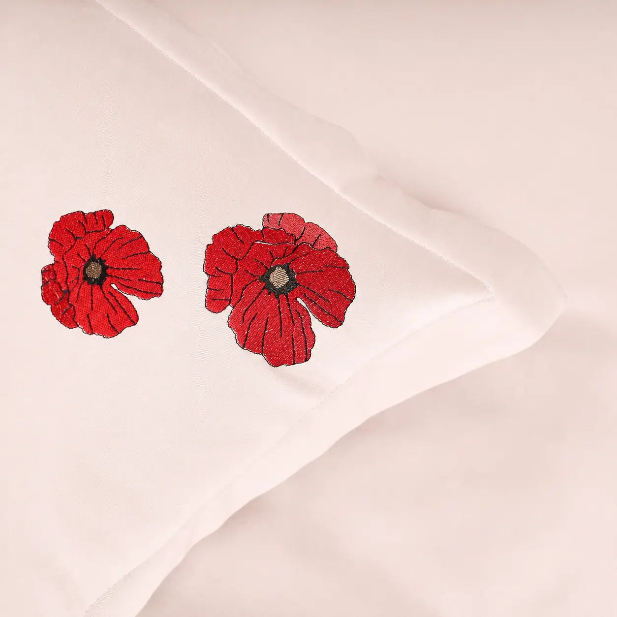 Lenjerie de pat 1 persoană Nude din bumbac satinat dens brodată cu motive florale, personalizabilă – MACI