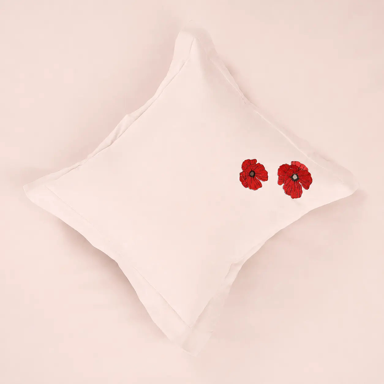 Lenjerie de pat 1 persoană Nude din bumbac satinat dens brodată cu motive florale, personalizabilă – MACI