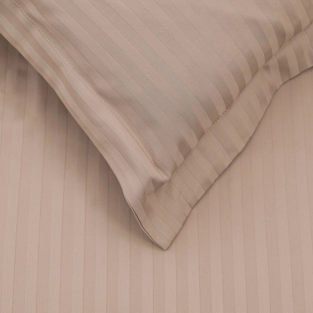 Lenjerie de pat 2 persoane Bej din Bumbac 100% satinat dens cu dungi, personalizabilă – BEIGE STRIPES
