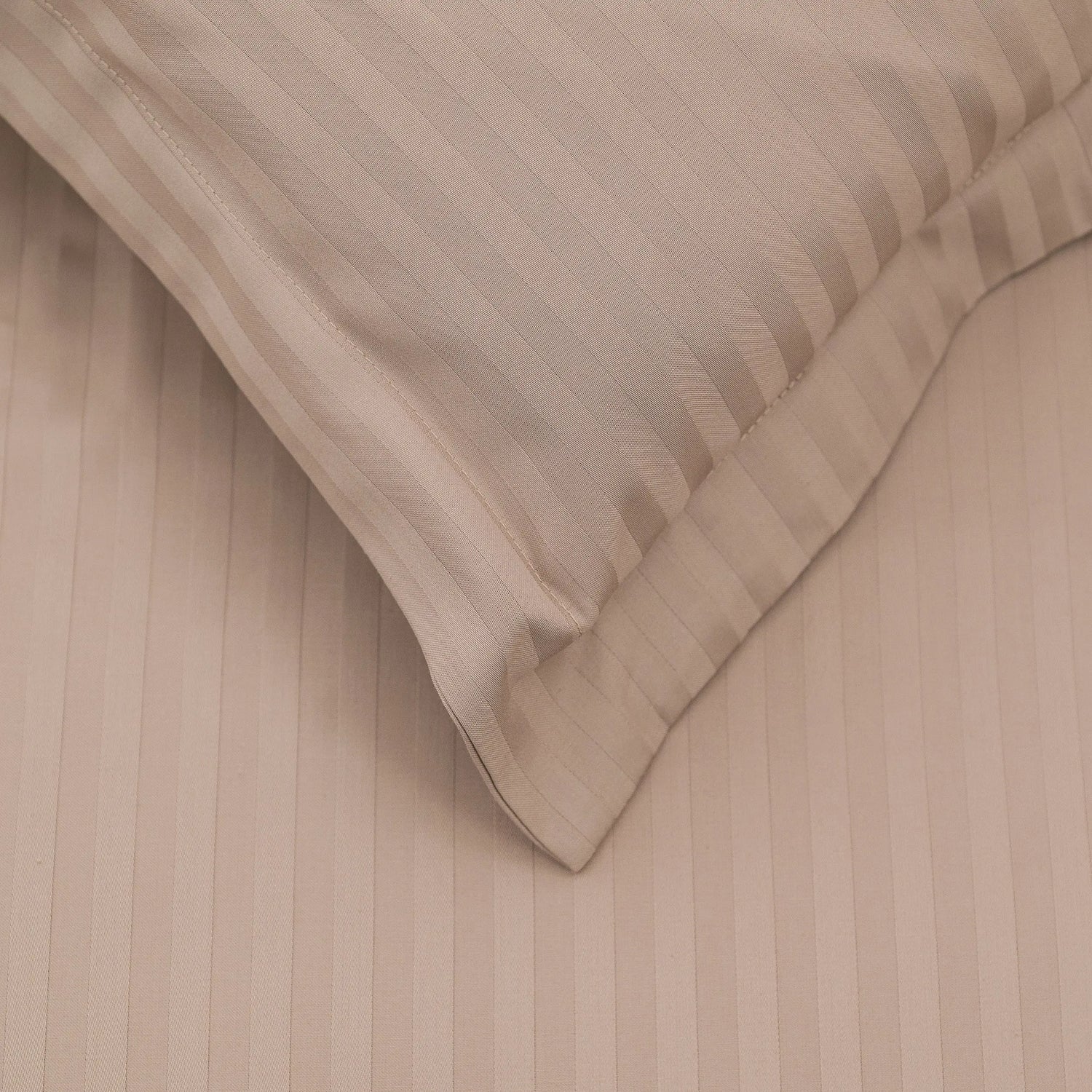 Lenjerie de pat 2 persoane Bej din Bumbac 100% satinat dens cu dungi, personalizabilă – BEIGE STRIPES