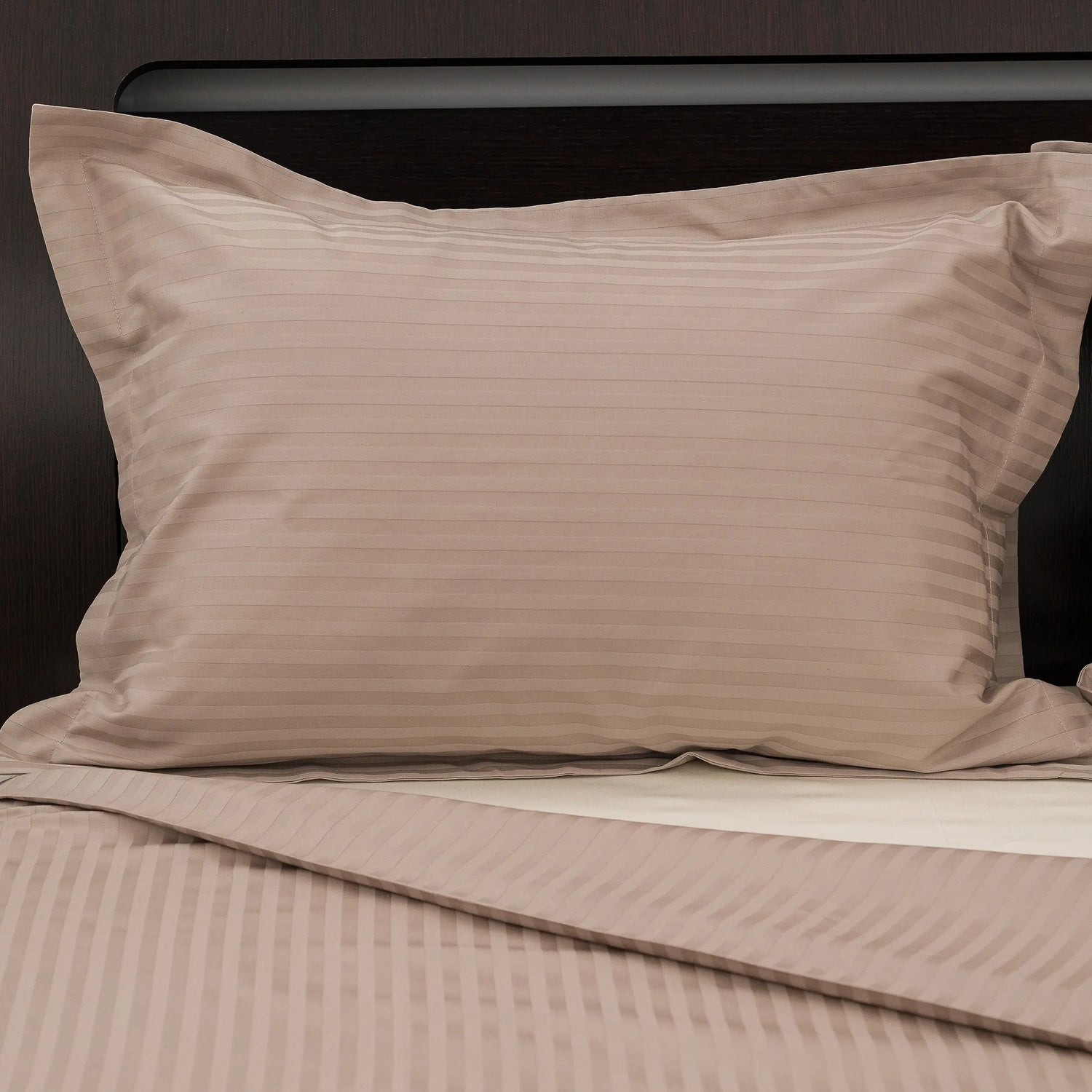 Lenjerie de pat 2 persoane Bej din Bumbac 100% satinat dens cu dungi, personalizabilă – BEIGE STRIPES