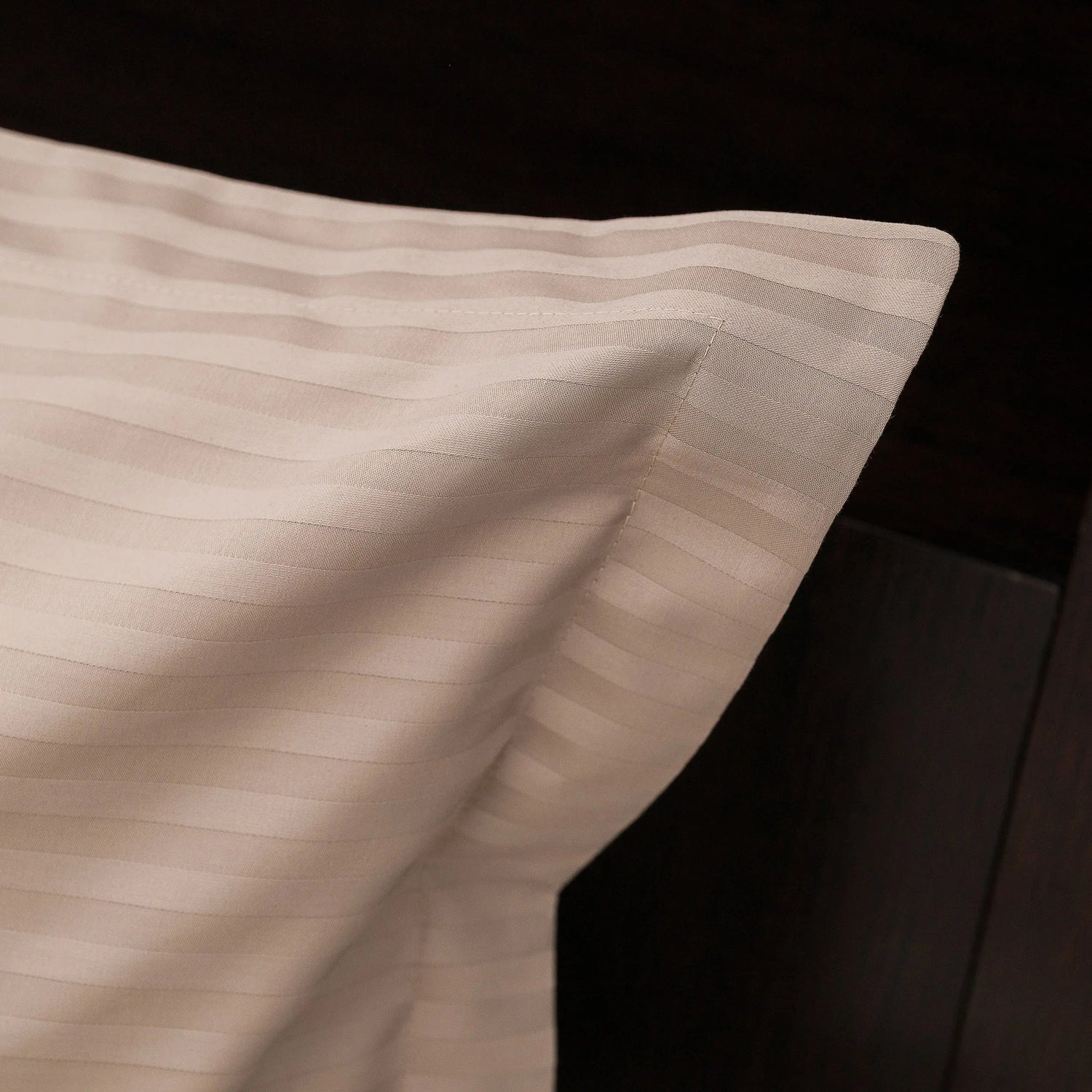Lenjerie de pat 2 persoane Bej din Bumbac 100% satinat dens cu dungi, personalizabilă – BEIGE STRIPES