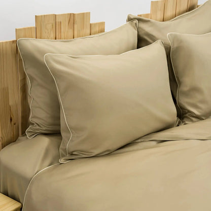 Lenjerie de pat 1 persoană Bej din bumbac satinat dens simplă, personalizabilă – ELEGANT BEIGE CasaCrystal CasaCrystal