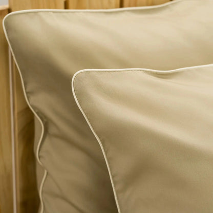 Lenjerie de pat 1 persoană Bej din bumbac satinat dens simplă, personalizabilă – ELEGANT BEIGE CasaCrystal CasaCrystal
