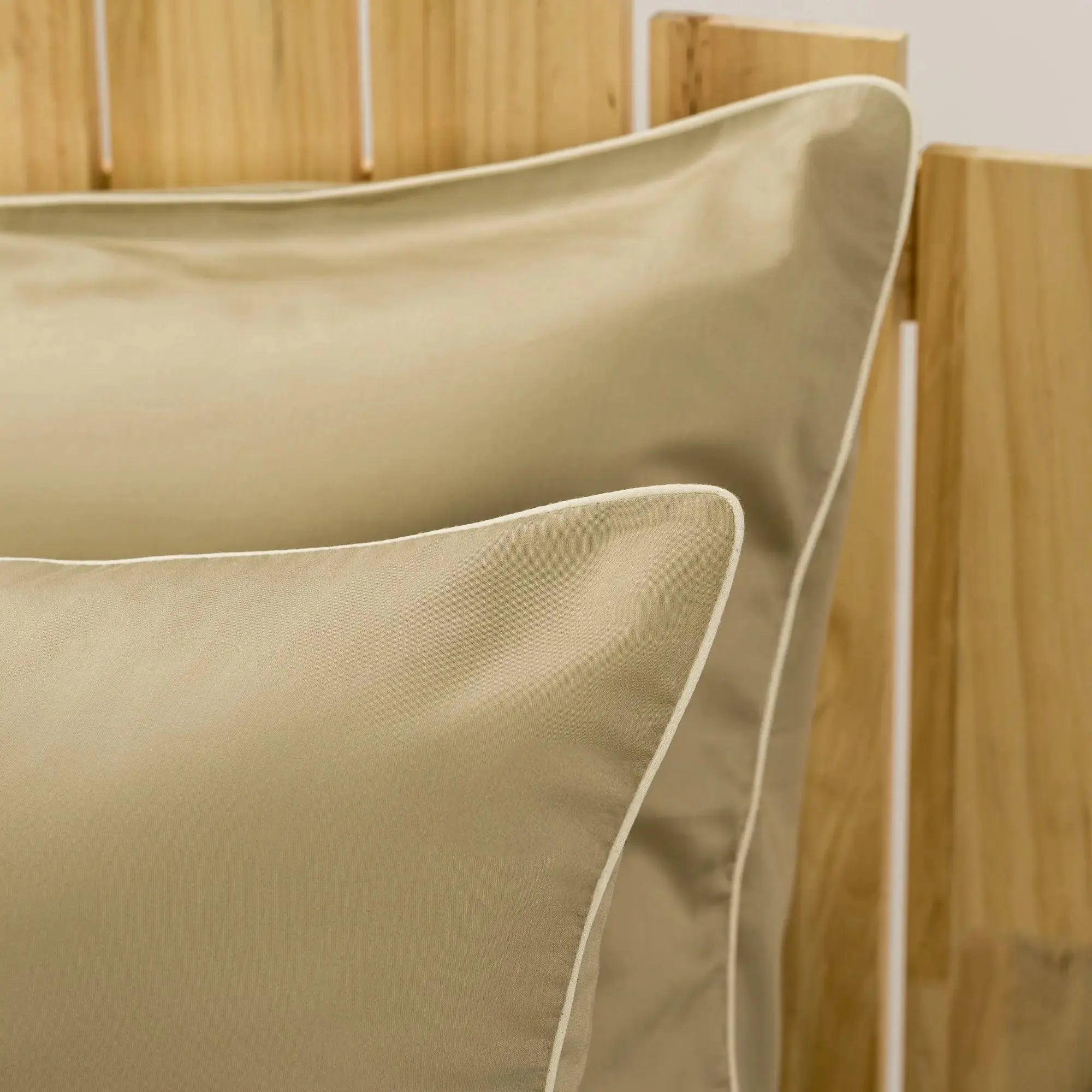 Lenjerie de pat 1 persoană Bej din bumbac satinat dens simplă, personalizabilă – ELEGANT BEIGE CasaCrystal CasaCrystal