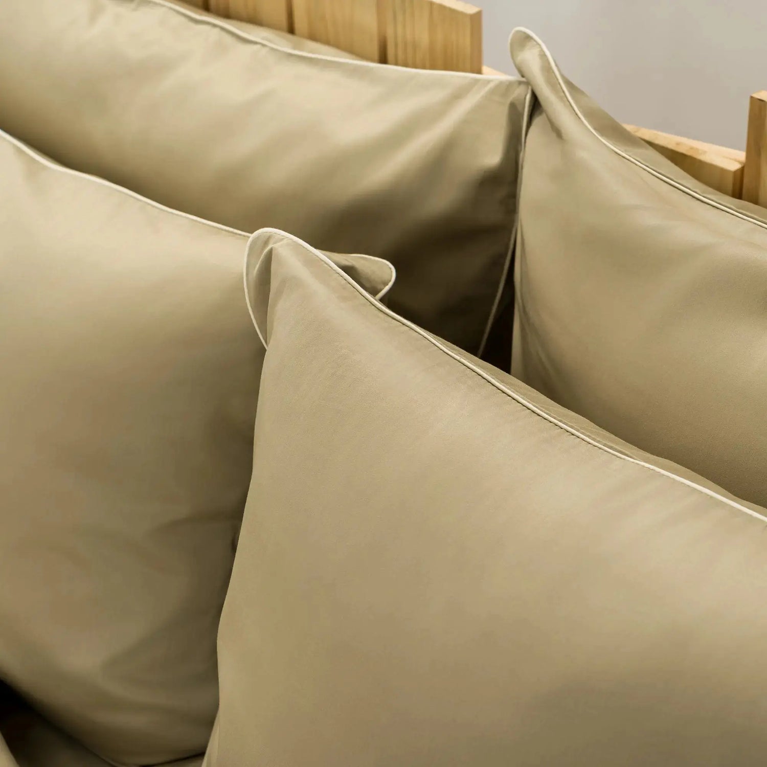Lenjerie de pat 1 persoană Bej din bumbac satinat dens simplă, personalizabilă – ELEGANT BEIGE CasaCrystal CasaCrystal
