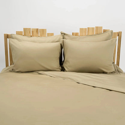 Lenjerie de pat 1 persoană Bej din bumbac satinat dens simplă, personalizabilă – ELEGANT BEIGE CasaCrystal CasaCrystal