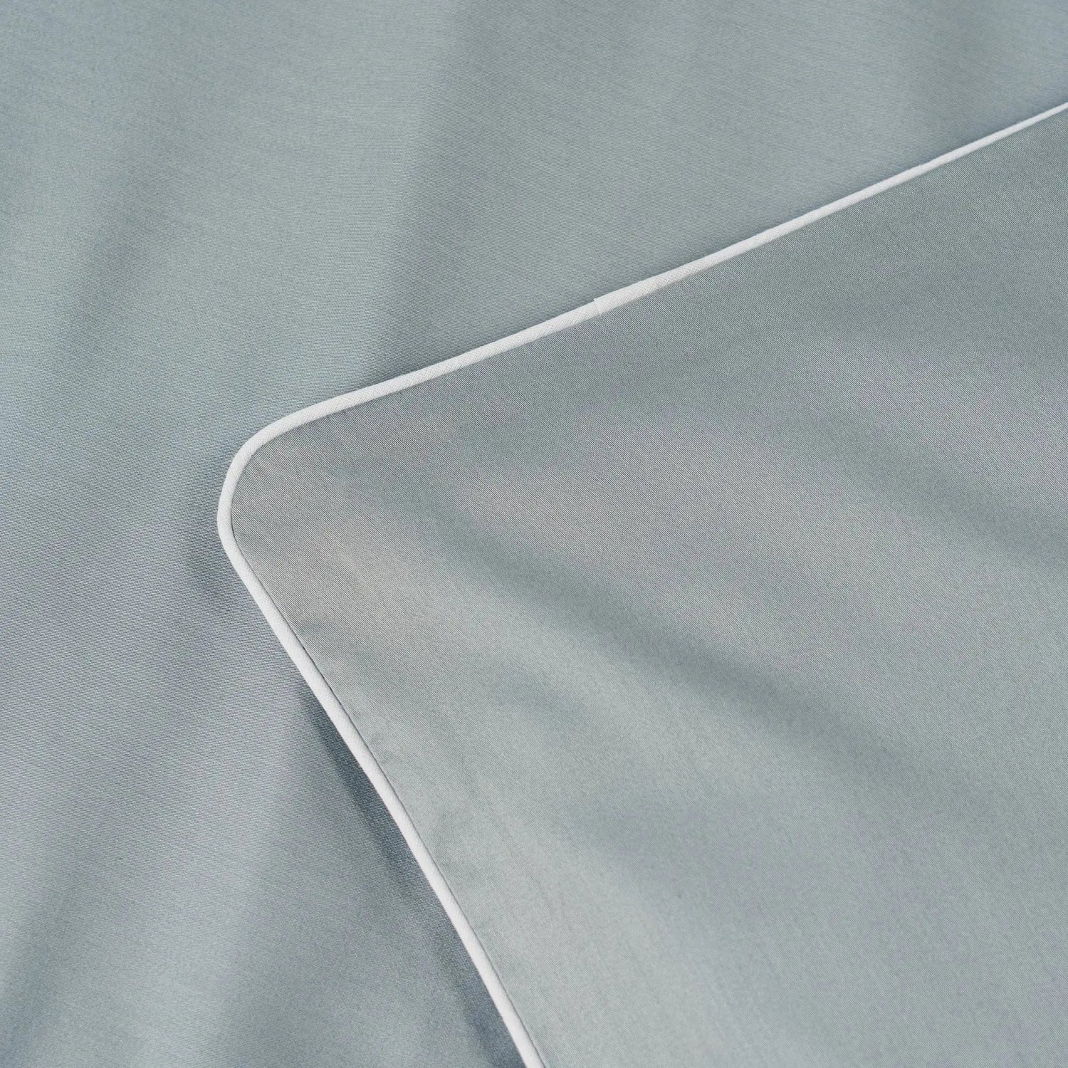 Detaliu textură bumbac 100% natural pe lenjeria de pat Elegant Bleu