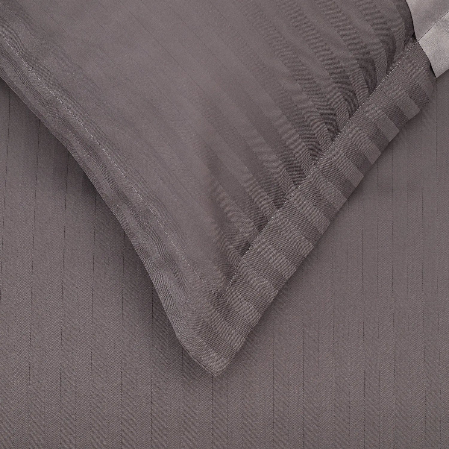 Lenjerie de pat 2 persoane Gri Taupe din Bumbac 100% satinat dens cu dungi, personalizabilă – TAUPE STRIPES