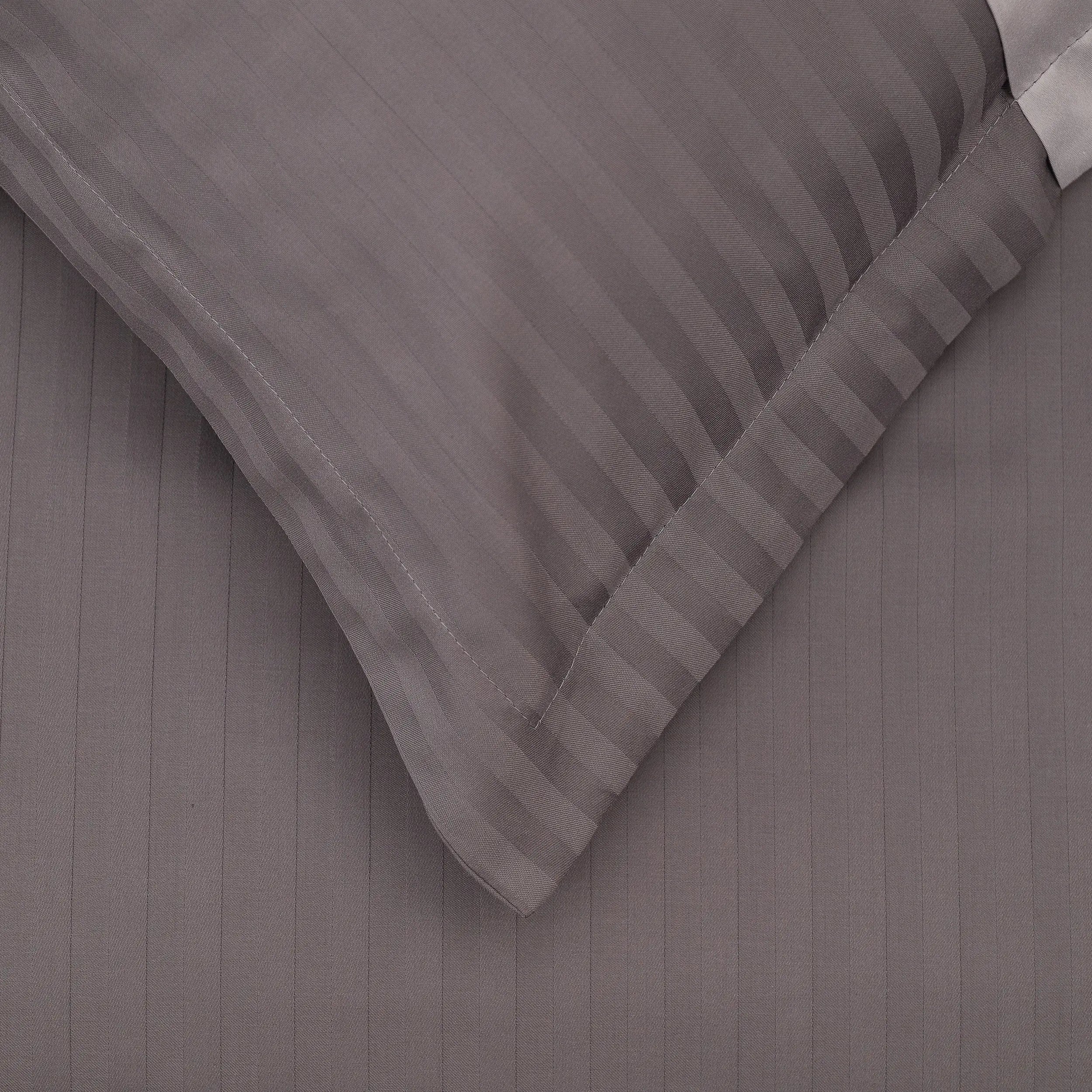 Lenjerie de pat 2 persoane Gri Taupe din Bumbac 100% satinat dens cu dungi, personalizabilă – TAUPE STRIPES