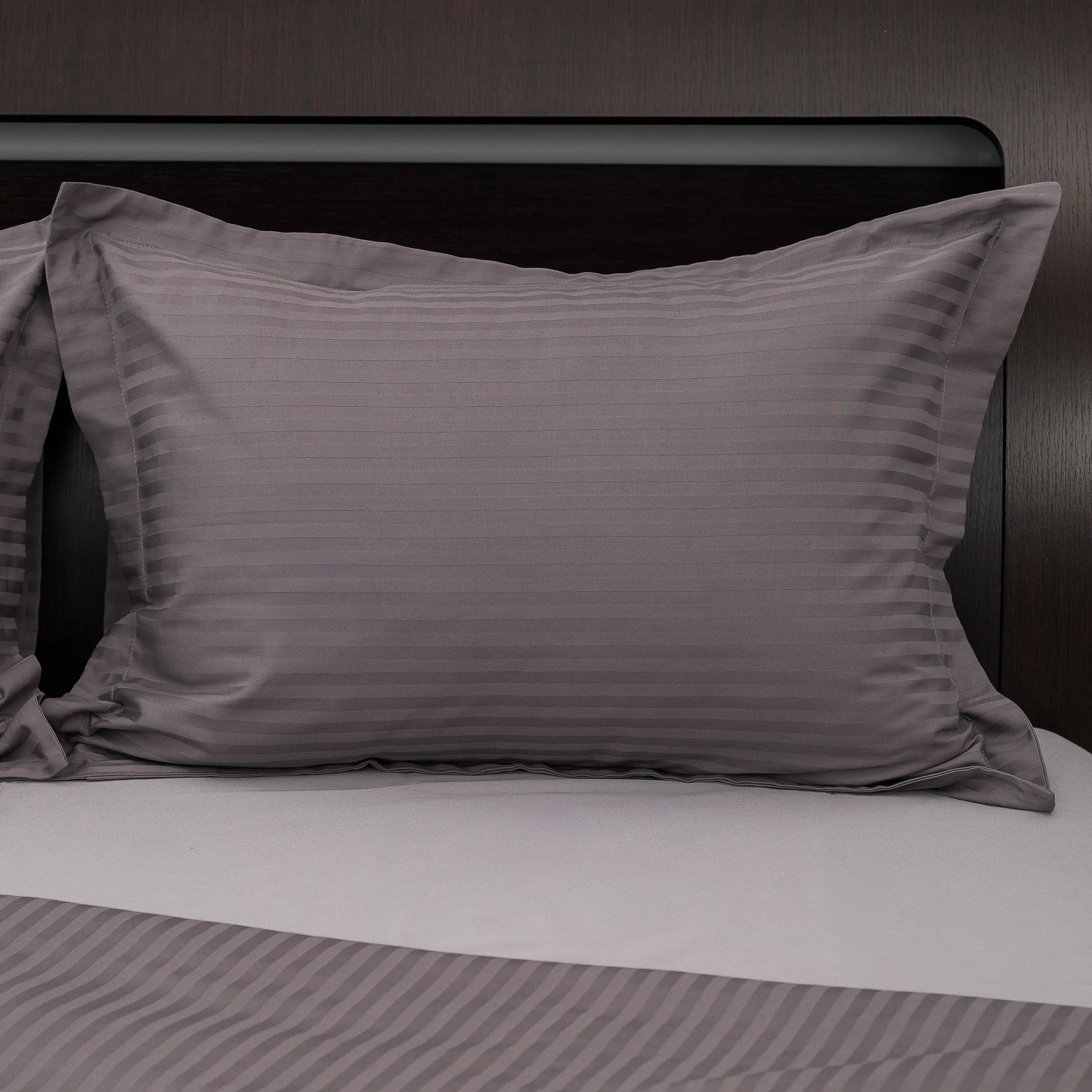 Lenjerie de pat 2 persoane Gri Taupe din Bumbac 100% satinat dens cu dungi, personalizabilă – TAUPE STRIPES