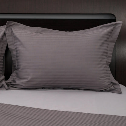 Lenjerie de pat 2 persoane Gri Taupe din Bumbac 100% satinat dens cu dungi, personalizabilă – TAUPE STRIPES