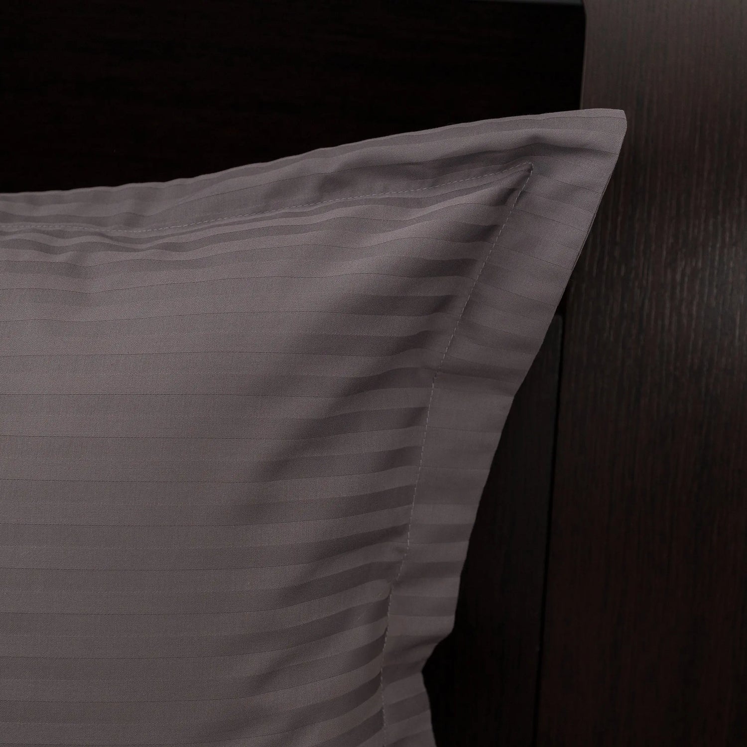 Lenjerie de pat 2 persoane Gri Taupe din Bumbac 100% satinat dens cu dungi, personalizabilă – TAUPE STRIPES