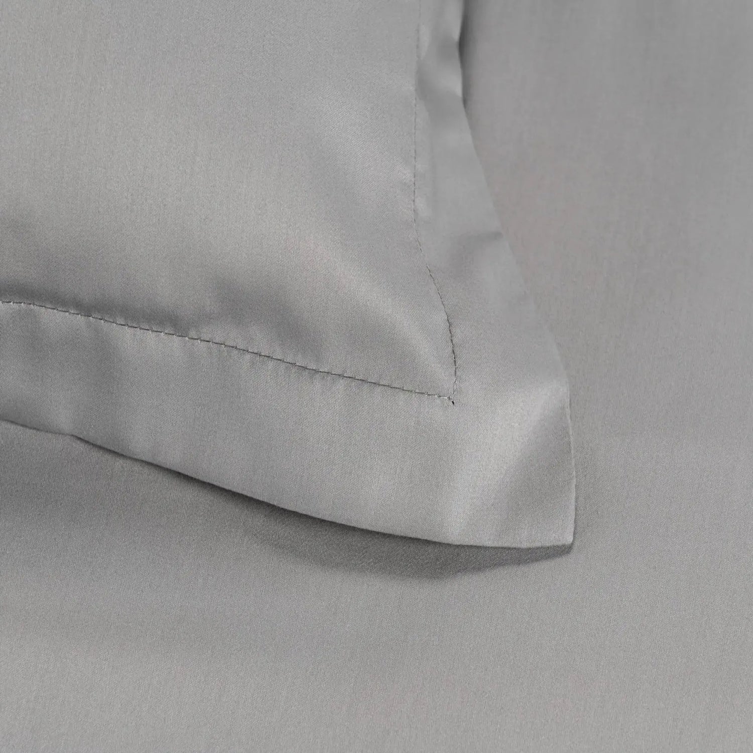 Detaliu textură bumbac 100% natural pe lenjeria de pat Simple Grey