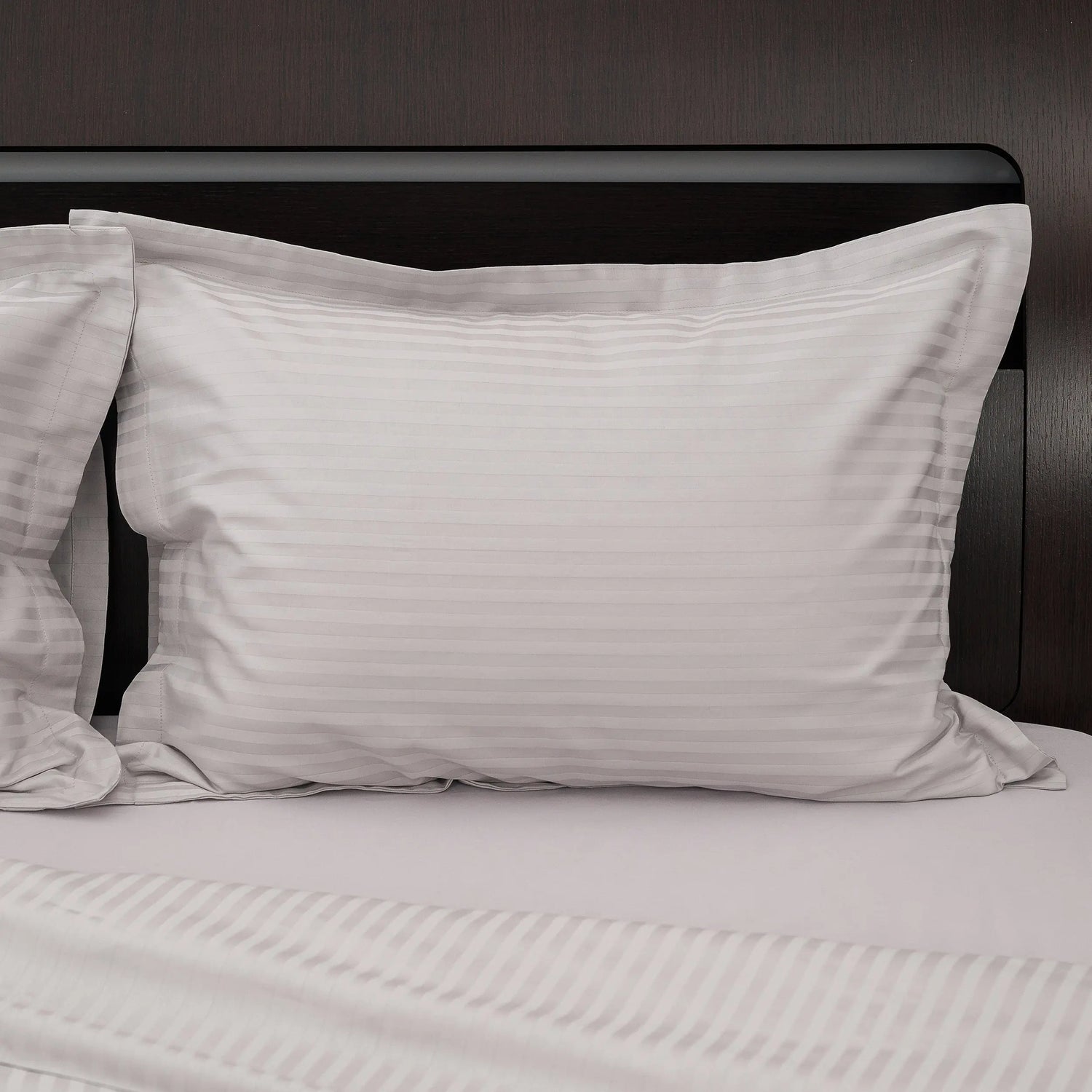 Lenjerie de pat 2 persoane Gri din Bumbac 100% satinat dens cu dungi, personalizabilă – GREIGE STRIPES