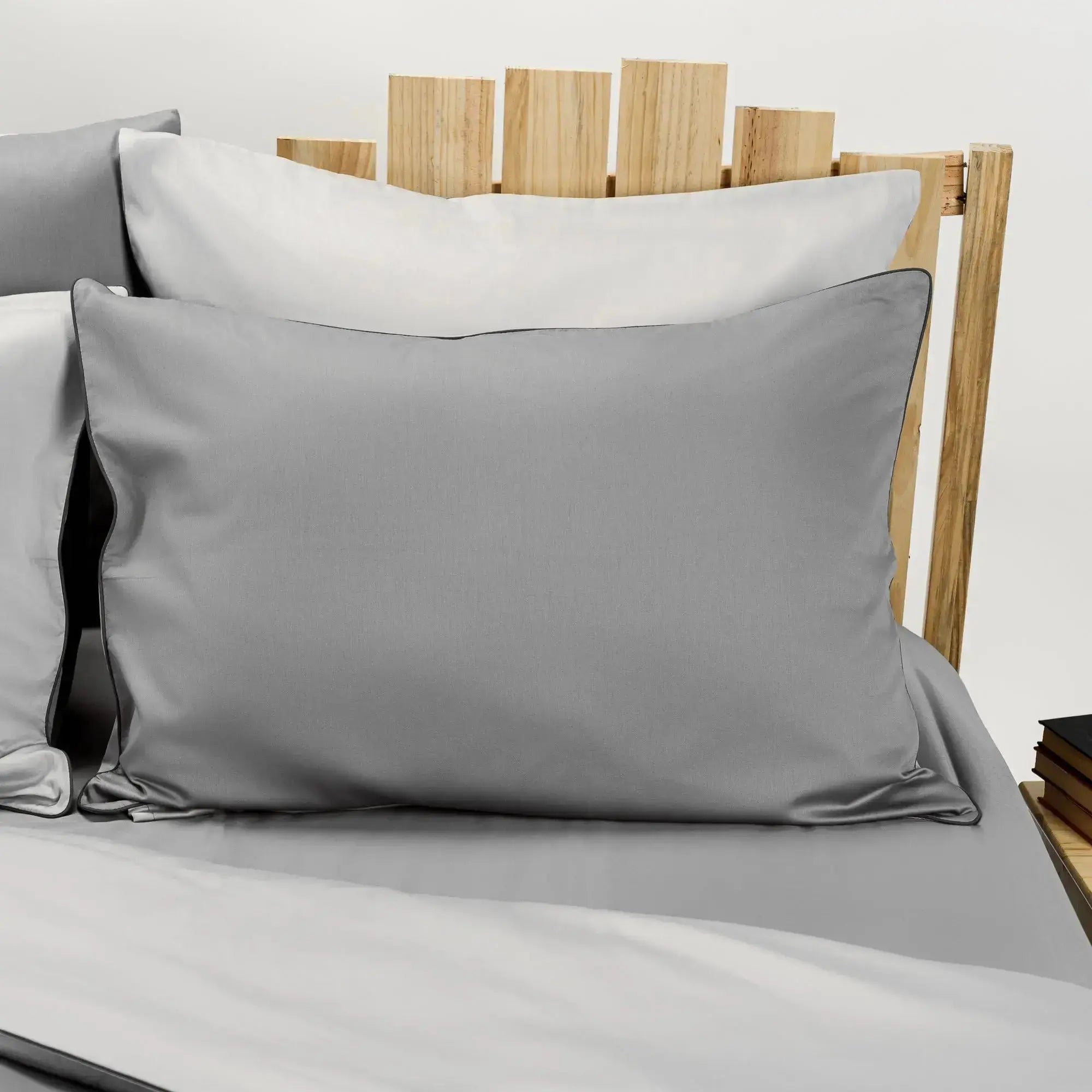 Fețe de pernă și cearceaf Stones din bumbac natural – finisaje moderne și sofisticate