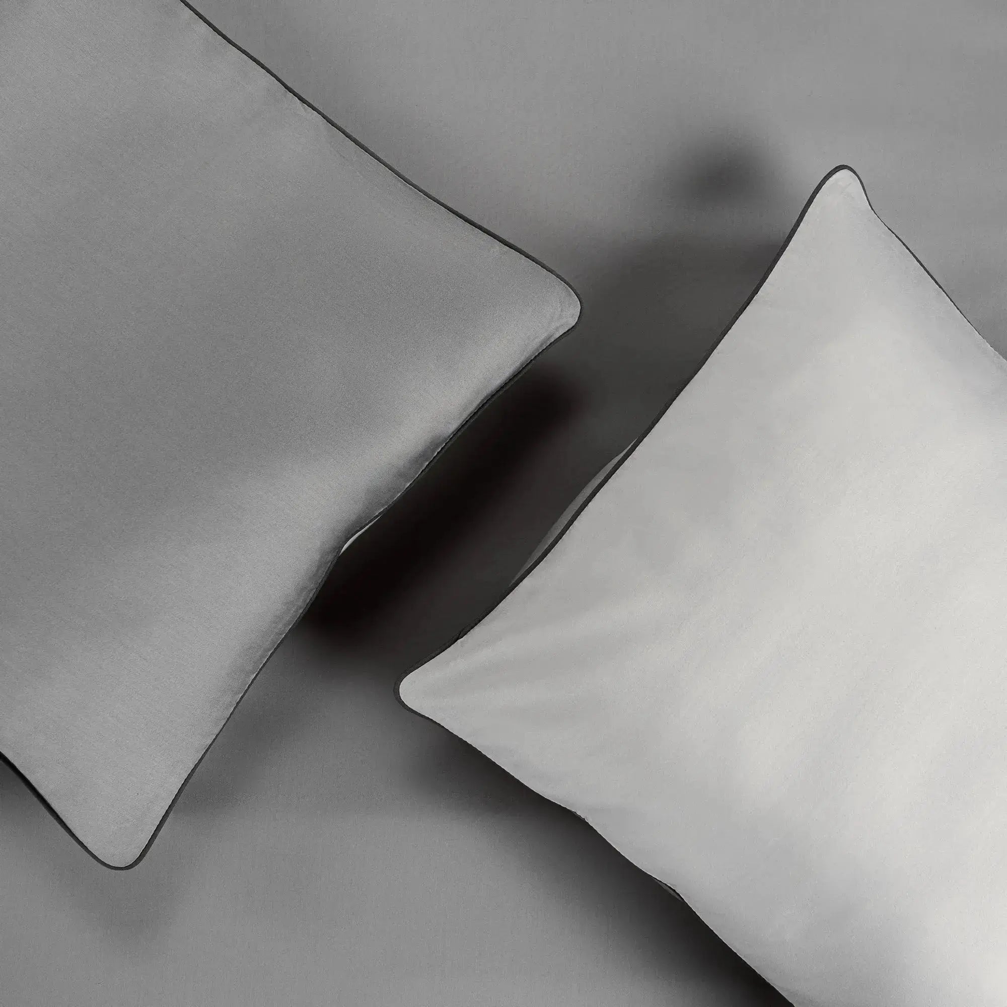 Design neutru Stones pe lenjeria din bumbac 100% natural, aspect modern și rafinat