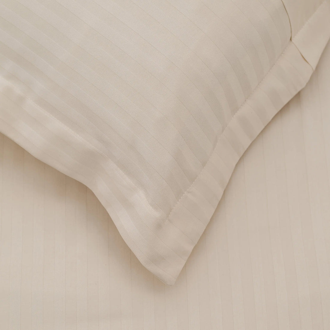 Lenjerie de pat 2 persoane Ivoar din Bumbac 100% satinat dens cu dungi, personalizabilă – IVORY STRIPES