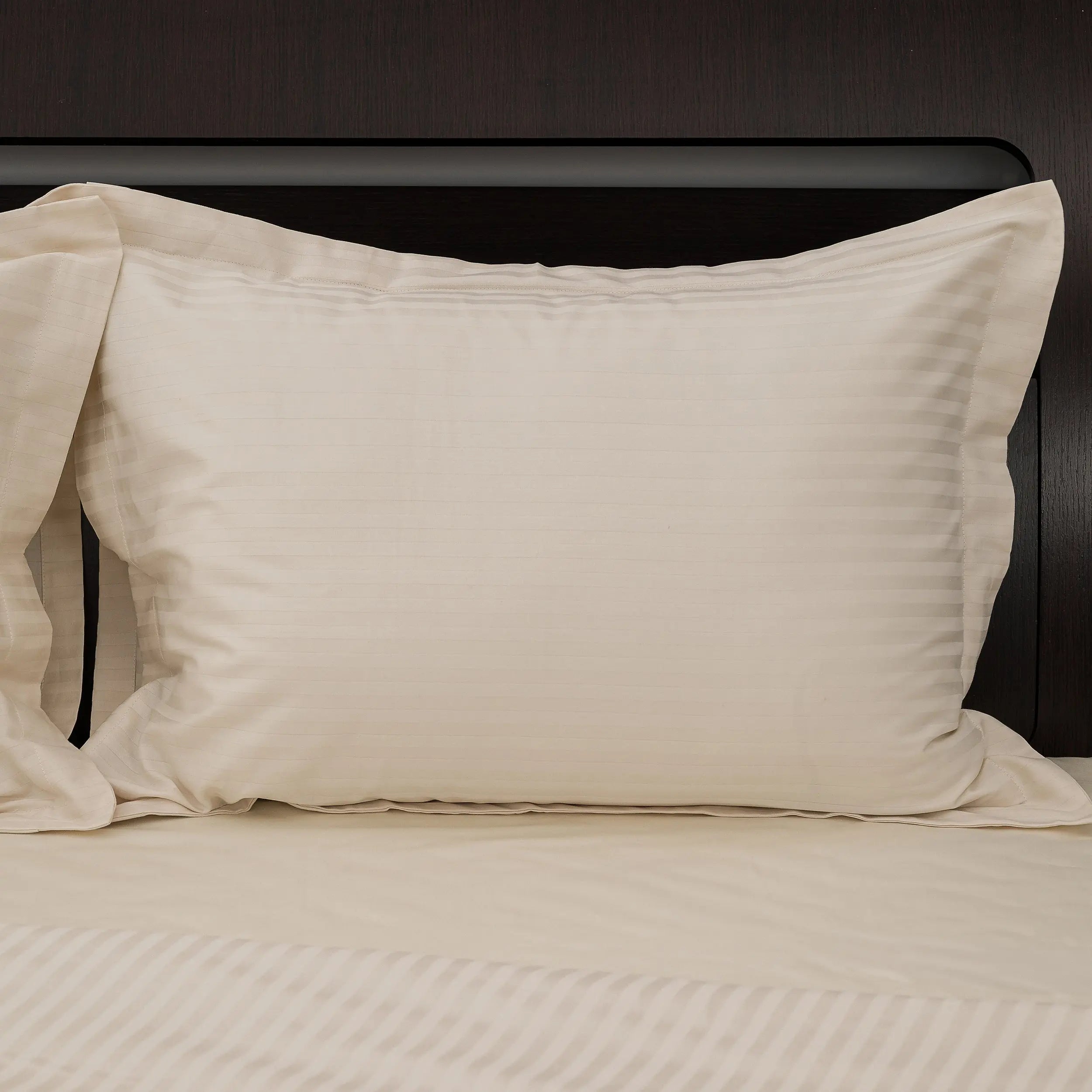 Lenjerie de pat 2 persoane Ivoar din Bumbac 100% satinat dens cu dungi, personalizabilă – IVORY STRIPES