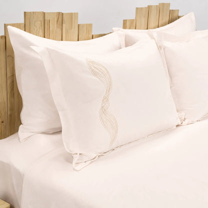 Lenjerie de pat 2 persoane Ivoar din Bumbac 100% satinat dens, brodată cu drapaje, personalizabilă – DRAPE