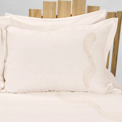 Lenjerie de pat 2 persoane Ivoar din Bumbac 100% satinat dens, brodată cu drapaje, personalizabilă – DRAPE