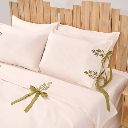Lenjerie de pat 2 persoane Ivoar din Bumbac 100% satinat dens, brodată cu motive vegetale, personalizabilă – JASMINE