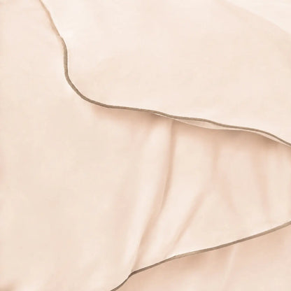 Lenjerie de pat 2 persoane Ivoar din Bumbac 100% satinat dens, cu bordură bej, personalizabilă – ELEGANT VANILLA