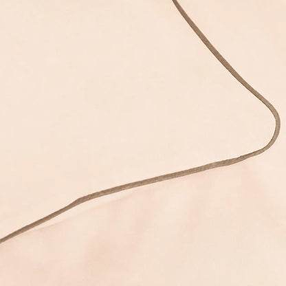 Lenjerie de pat 2 persoane Ivoar din Bumbac 100% satinat dens, cu bordură bej, personalizabilă – ELEGANT VANILLA