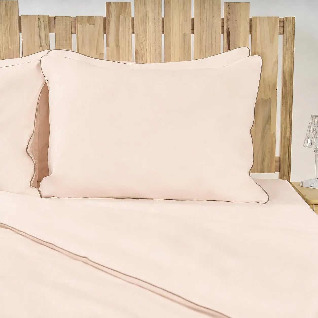 Lenjerie de pat 2 persoane Ivoar din Bumbac 100% satinat dens, cu bordură bej, personalizabilă – ELEGANT VANILLA