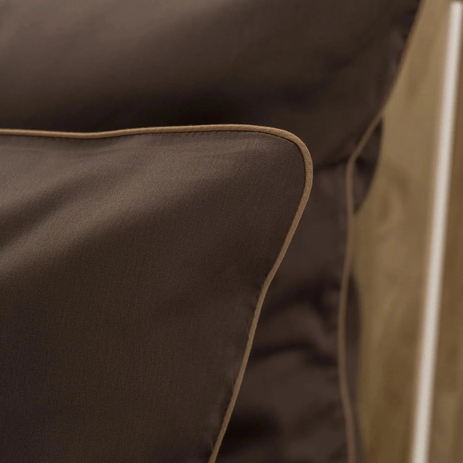 Lenjerie de pat 1 persoană Maro din bumbac satinat dens simplă, personalizabilă – ELEGANT CHOCOLATE CASA CRYSTAL CasaCrystal