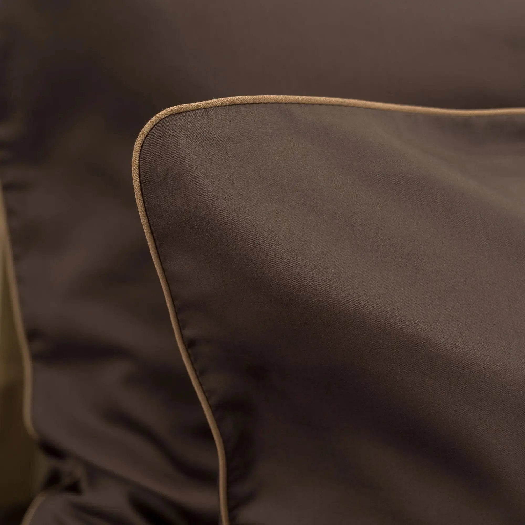 Lenjerie de pat 1 persoană Maro din bumbac satinat dens simplă, personalizabilă – ELEGANT CHOCOLATE CASA CRYSTAL CasaCrystal