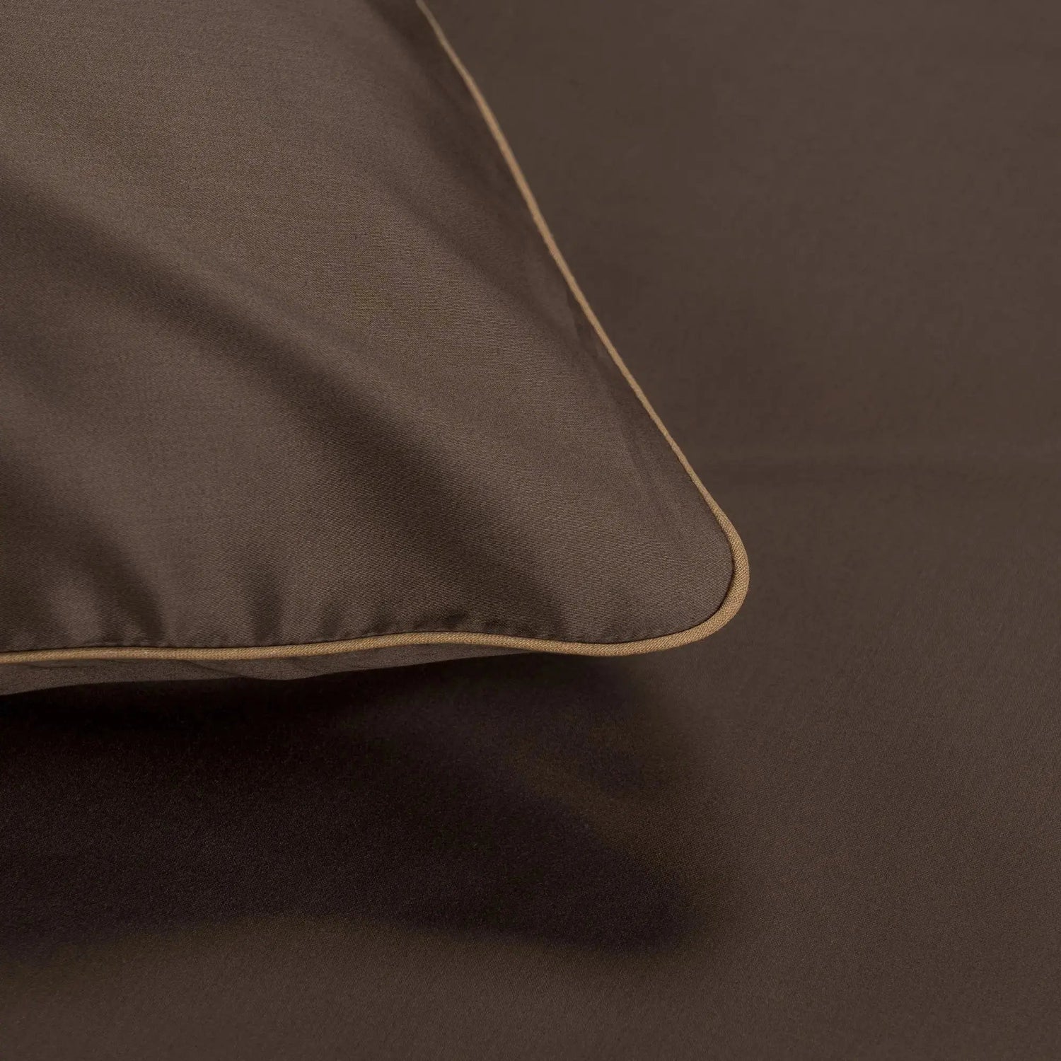 Lenjerie de pat 1 persoană Maro din bumbac satinat dens simplă, personalizabilă – ELEGANT CHOCOLATE CASA CRYSTAL CasaCrystal