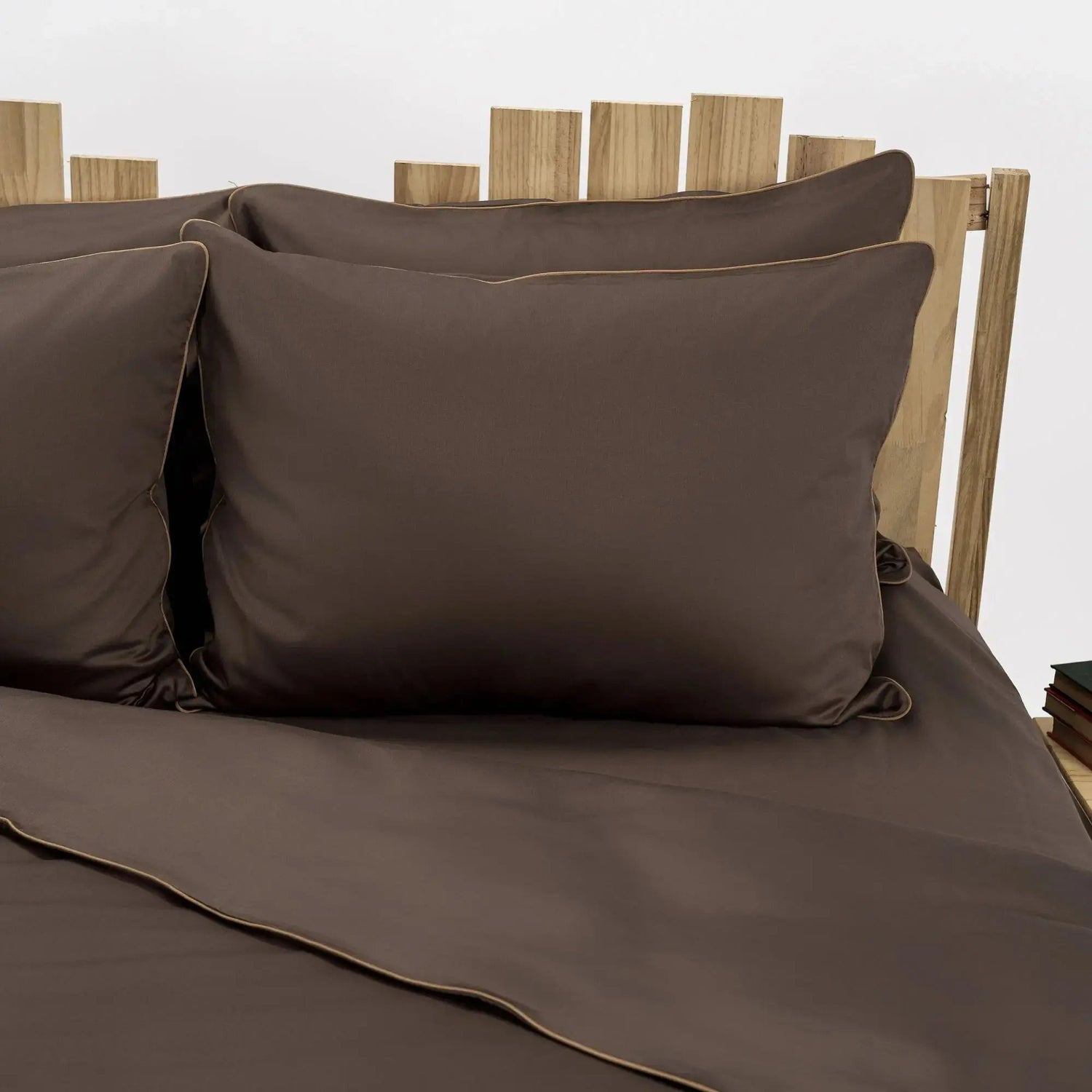 Lenjerie de pat 1 persoană Maro din bumbac satinat dens simplă, personalizabilă – ELEGANT CHOCOLATE CASA CRYSTAL CasaCrystal