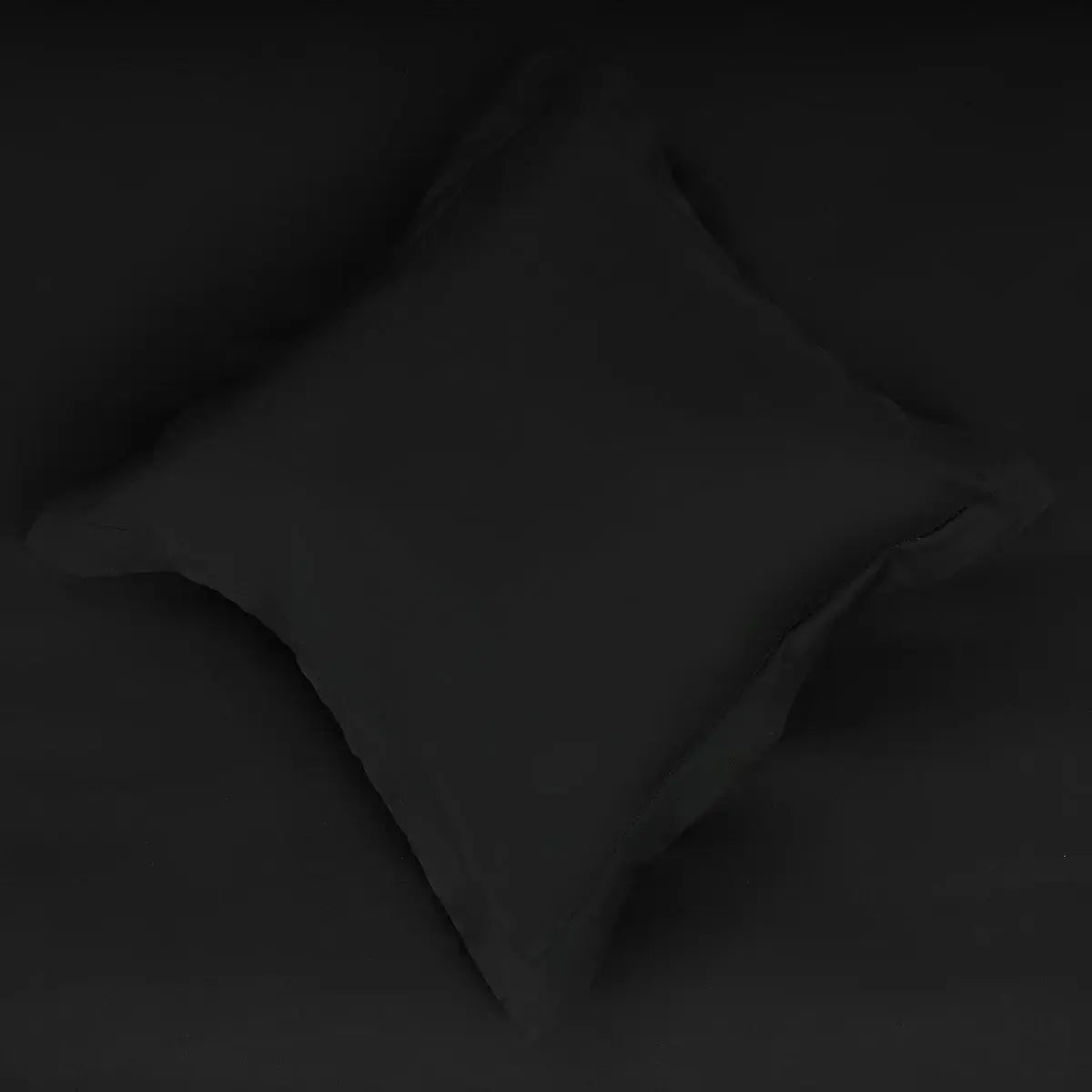 Fețe de pernă și cearceaf Dark Forest din bumbac natural negru– model inspirat din natură