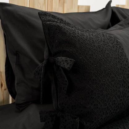 Lenjerie de pat 1 persoană Neagră din bumbac satinat dens și dantelă, personalizabilă – MALEFICENT CasaCrystal CasaCrystal
