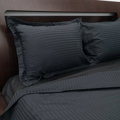 Lenjerie de pat 2 persoane Negru din Bumbac 100% satinat dens cu dungi, personalizabilă – BLACK STRIPES