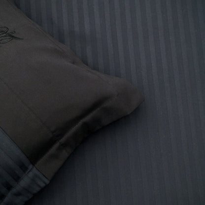 Lenjerie de pat 2 persoane Negru din Bumbac 100% satinat dens cu dungi, personalizabilă – BLACK STRIPES