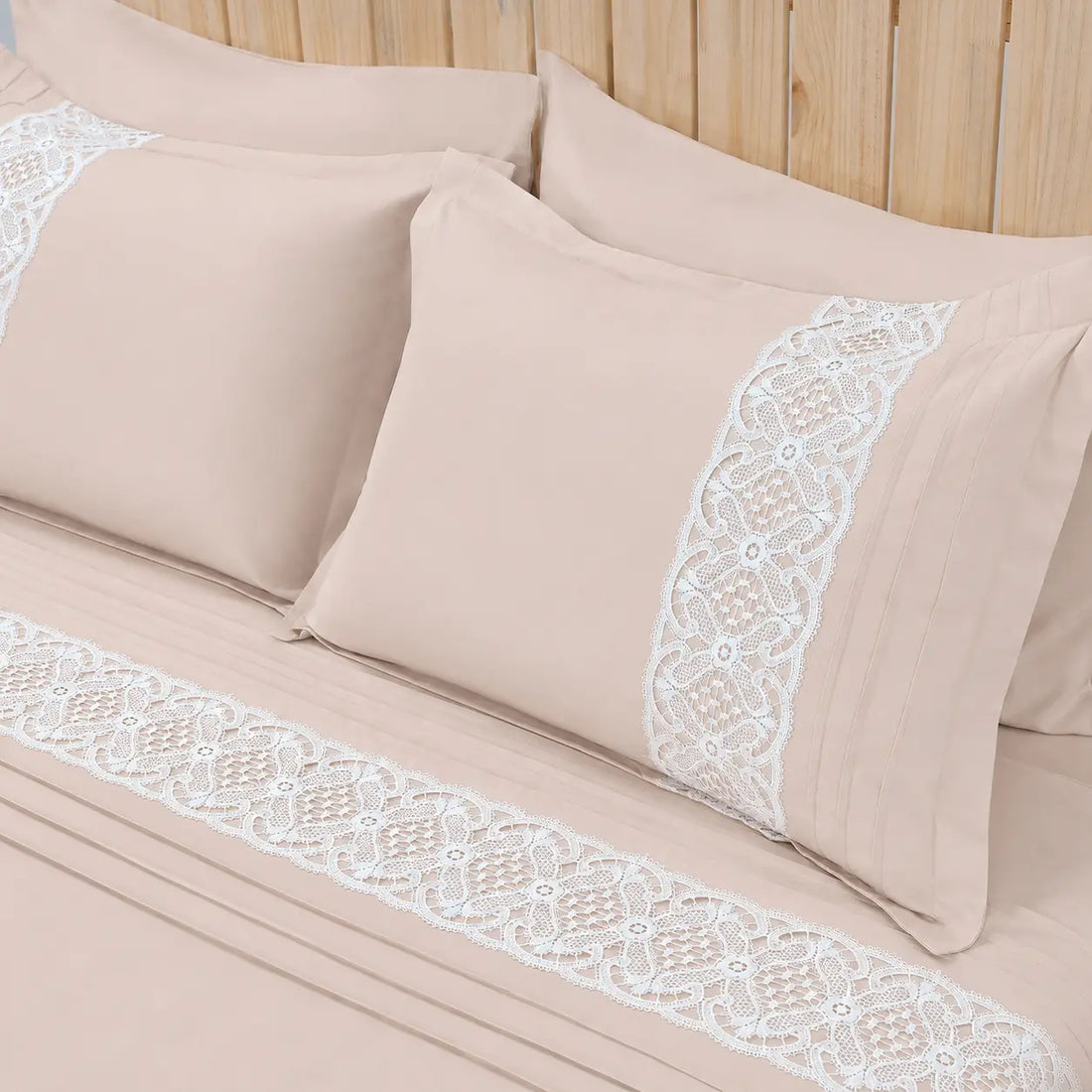 Lenjerie de pat 2 persoane Nude din Bumbac 100% satinat dens cu dantelă, personalizabilă – ADELA