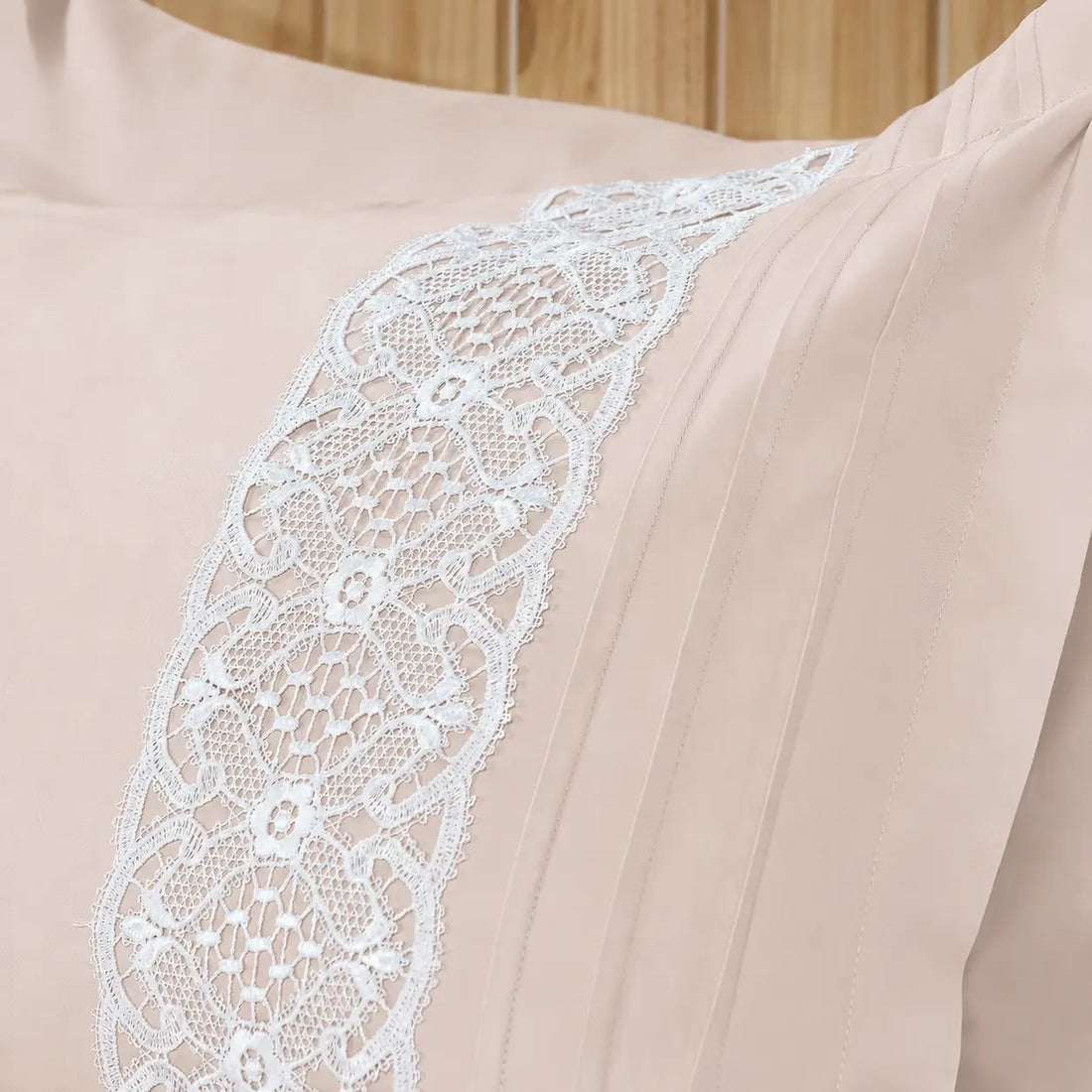 Lenjerie de pat 1 persoană Nude din bumbac satinat dens fără broderie cu motive dantelă, personalizabilă – ADELA