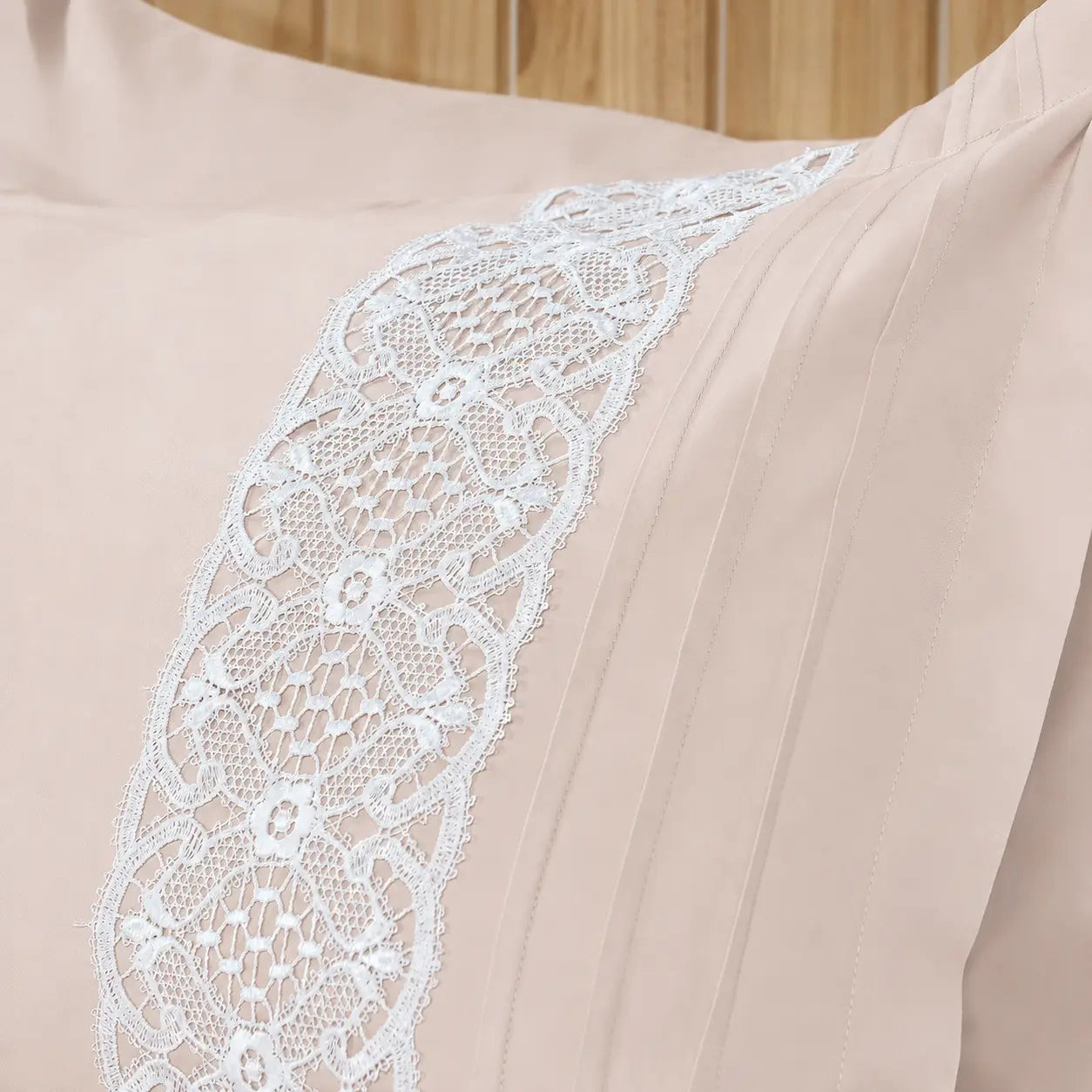 Lenjerie de pat 2 persoane Nude din Bumbac 100% satinat dens cu dantelă, personalizabilă – ADELA