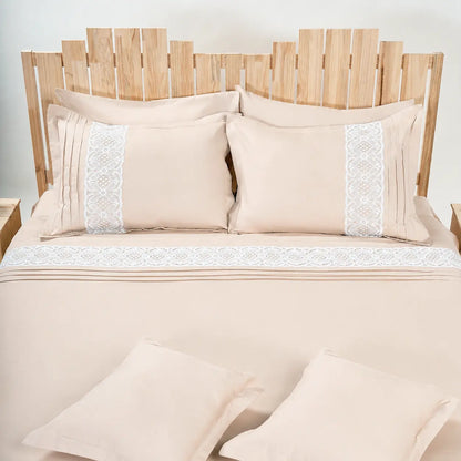 Lenjerie de pat 2 persoane Nude din Bumbac 100% satinat dens cu dantelă, personalizabilă – ADELA