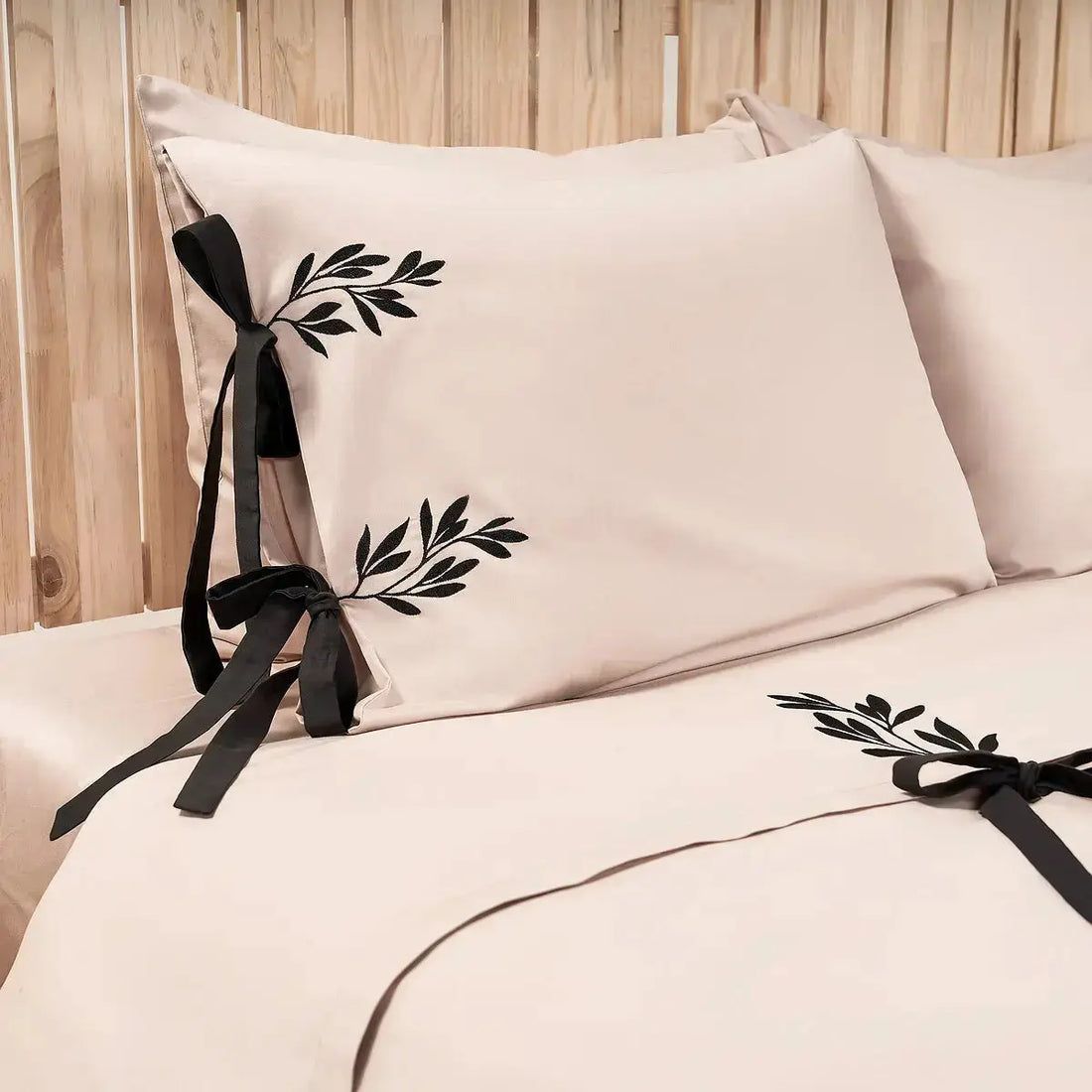 Textură fină din bumbac 100% natural pe lenjeria Mulan pentru somn confortabil