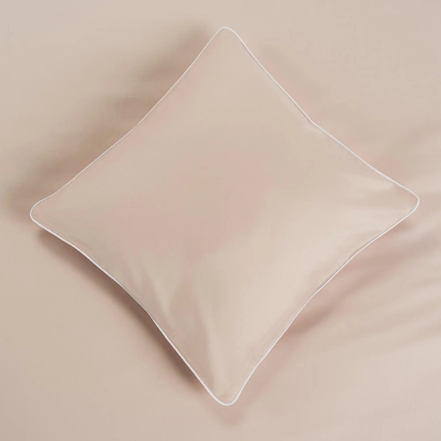 Lenjerie de pat 2 persoane Nude din bumbac satinat dens simplă, personalizabilă – ELEGANT NUDE CASA CRYSTAL CasaCrystal