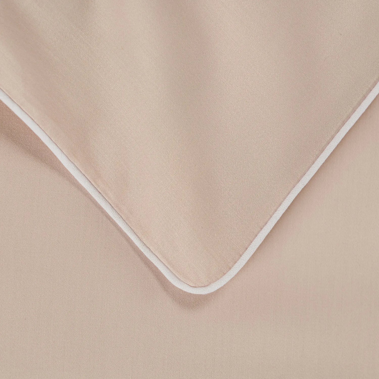 Lenjerie de pat 2 persoane Nude din bumbac satinat dens simplă, personalizabilă – ELEGANT NUDE CASA CRYSTAL CasaCrystal
