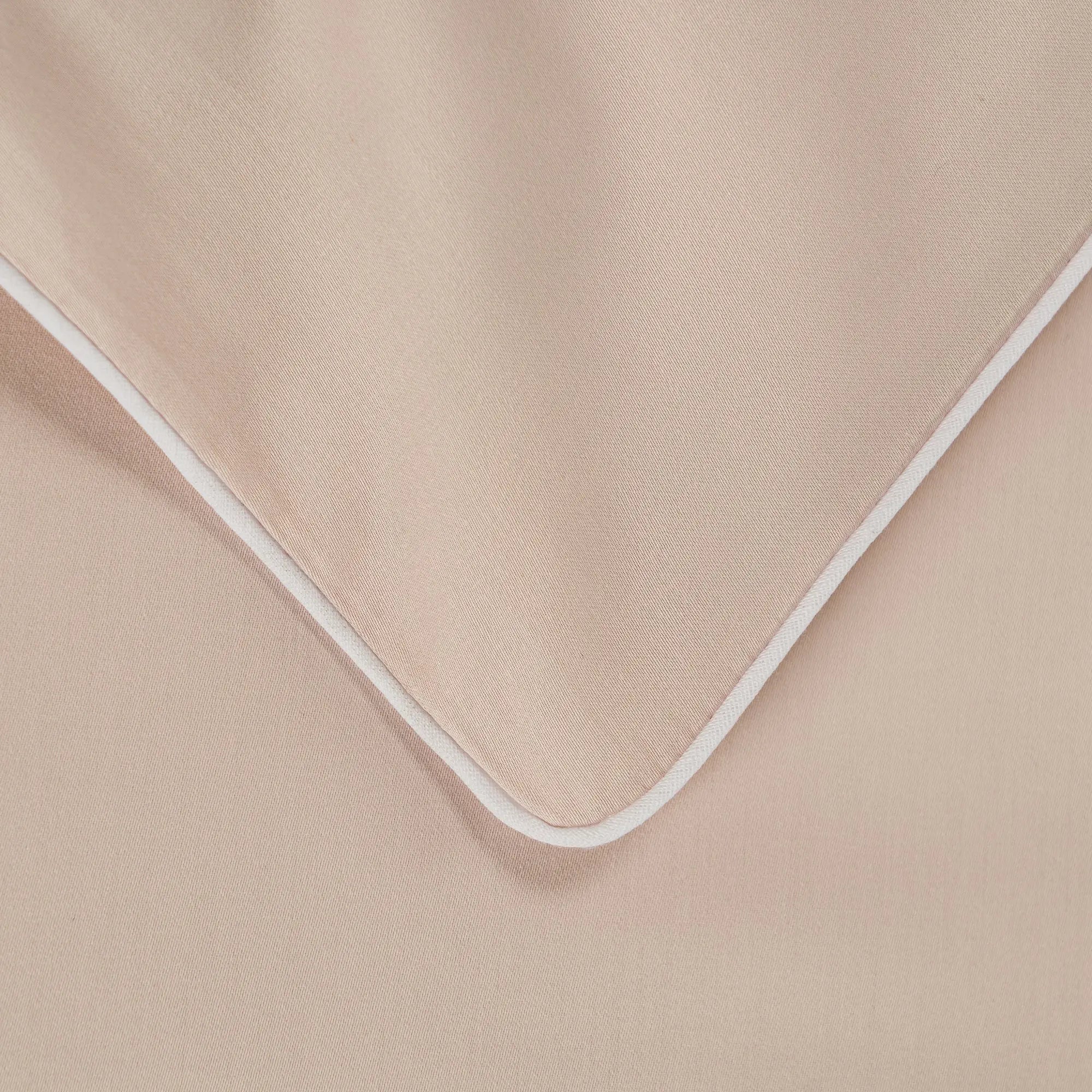 Lenjerie de pat 2 persoane Nude din bumbac satinat dens simplă, personalizabilă – ELEGANT NUDE CASA CRYSTAL CasaCrystal