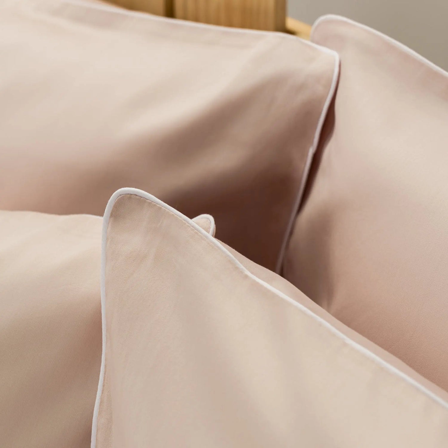 Lenjerie de pat 2 persoane Nude din bumbac satinat dens simplă, personalizabilă – ELEGANT NUDE CASA CRYSTAL CasaCrystal