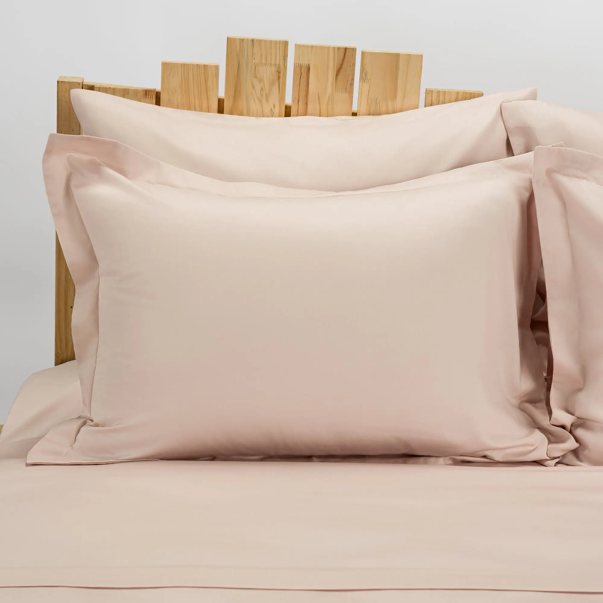 Lenjerie de pat 2 persoane Nude din bumbac satinat dens simplă, personalizabilă – SIMPLE NUDE CASA CRYSTAL CasaCrystal