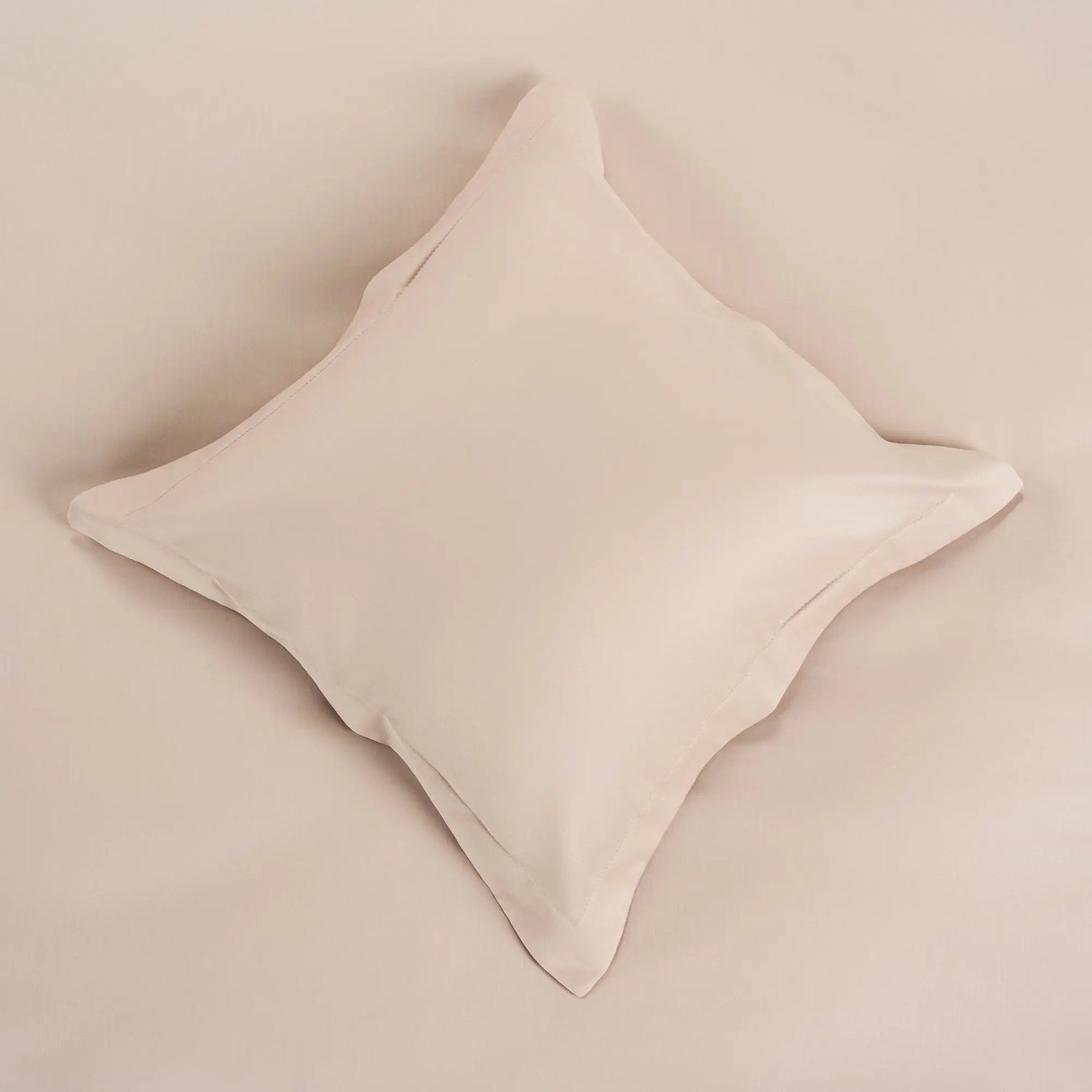 Lenjerie de pat 2 persoane Nude din bumbac satinat dens simplă, personalizabilă – SIMPLE NUDE CASA CRYSTAL CasaCrystal
